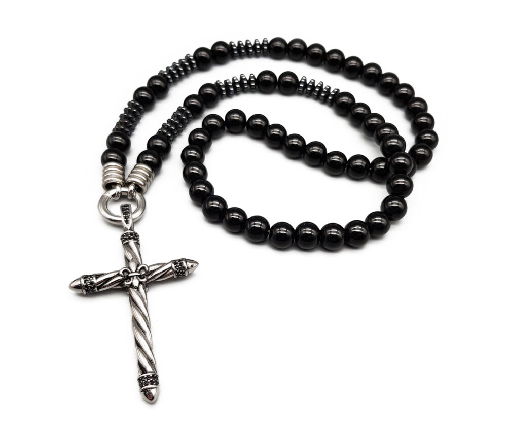 Perlenkette mit Kreuz