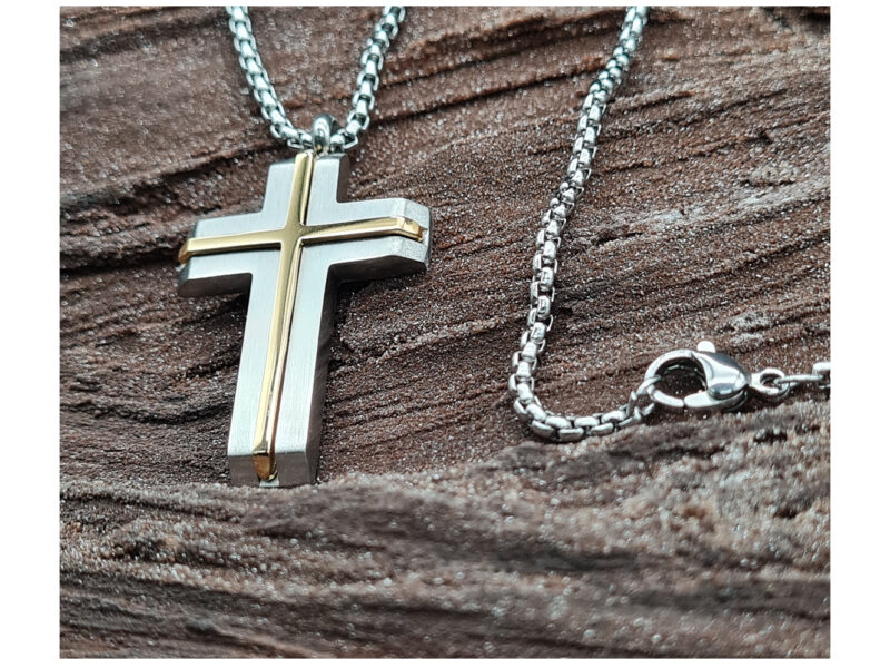 Halskette mit Kreuz